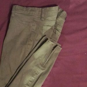 Skinny ankle zip pants